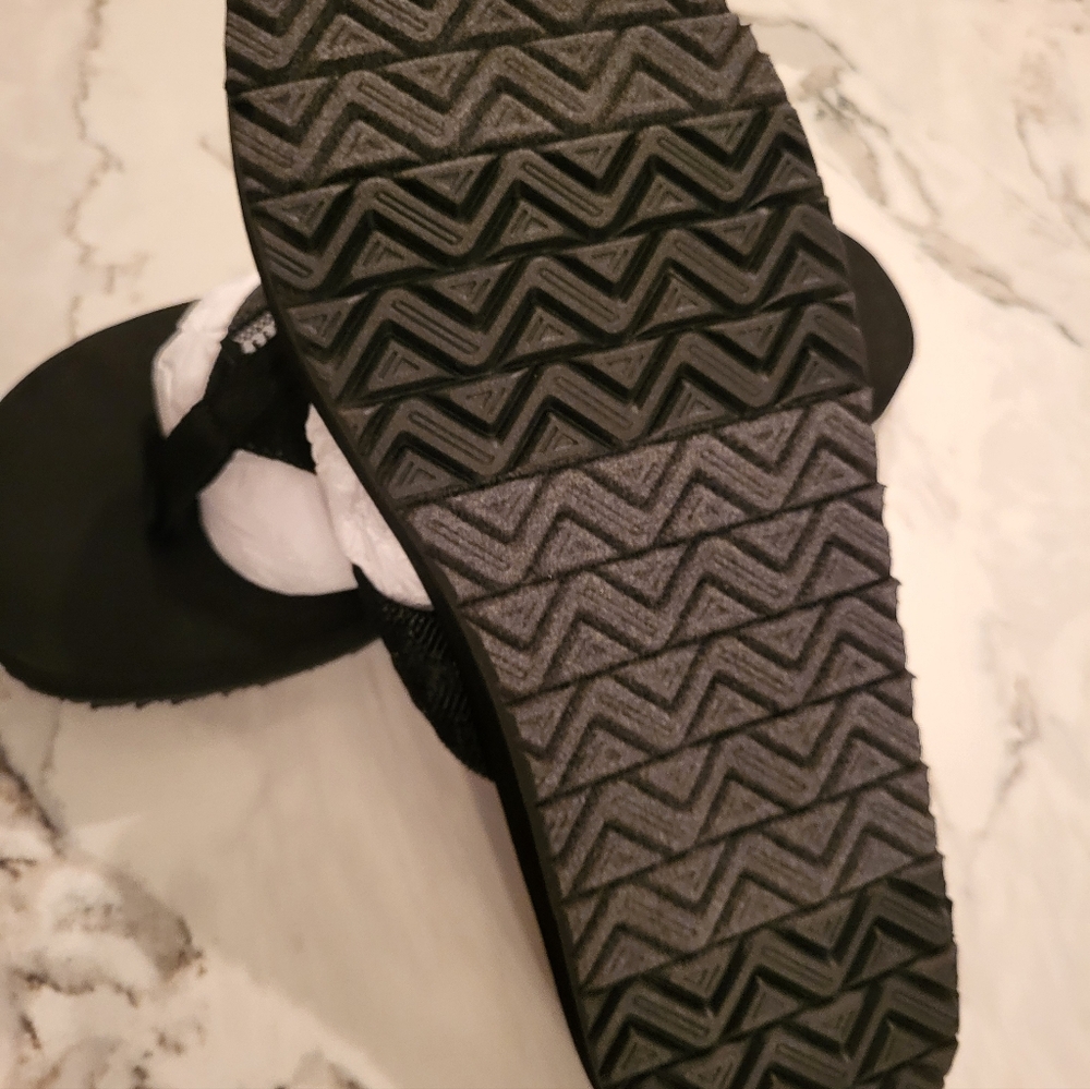 Black Reef Flip Flops - Picture 3 of 4
